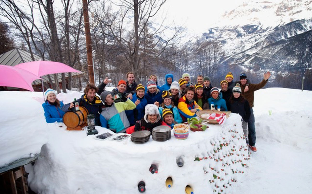 bedrijfsuitje groep wintersport in de Alpen